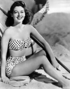 ava bikini with polka dots 1944 0.jpg