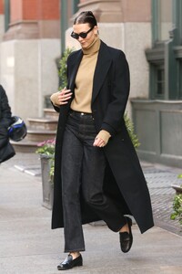 karlie-kloss-in-a-tan-turtleneck-black-jeans-and-black-overcoat-in-nyc-12-08-2023-0.jpg