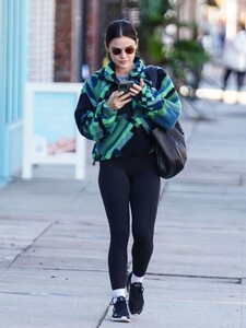 lucy-hale-out-and-about-in-los-angeles-01-23-2024-4.jpg