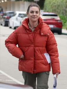 mila-kunis-in-casual-outfit-02-02-2024-0.jpg
