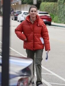 mila-kunis-in-casual-outfit-02-02-2024-1.jpg