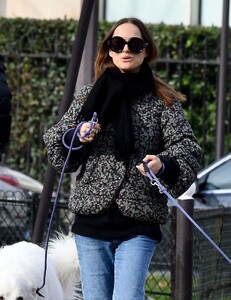 natalie-portman-in-the-champ-de-mars-gardens-in-paris-01-27-2024-1.jpg