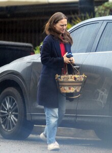 natalie-portman-street-style-la-02-19-2024-3.jpg