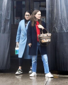 natalie-portman-street-style-la-02-19-2024-4.jpg