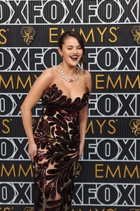 selena-gomez-2024-primetime-emmy-awards-14.jpg