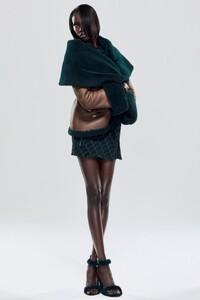 00025-j6-fall-2023-ready-to-wear-credit-brand.thumb.jpg.727543268b00152821426f3373a2e422.jpg