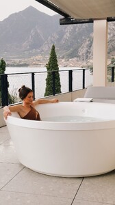 [2024.03.01] helenowen_3314448711474994088.jpg