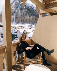 [2024.03.05] helenowen_431678725_684965770262575_4571560626680413338_n.jpg