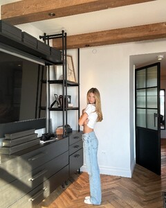 [2024.03.07] katelove_430085396_18423287659054296_1939244743137817411_n.jpg