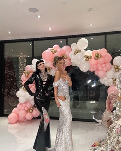 [2024.03.24] katebeckinsale_434274341_431344492897251_4336046104123038712_n.jpg