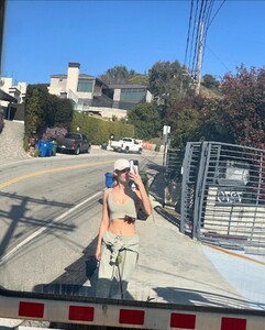 [2024.03.31] sarasampaio_434403363_18431979205058288_1727413850647465852_n.jpg