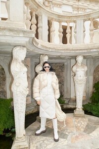 2MONCLER1952_WOMENSWEAR_EDITORIALIMAGES_MUSEOETRUSCO_VILLAGIULIA_3.thumb.jpg.9006f82531dd3933b33526554ef2b697.jpg
