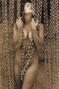 Cindy-Crawford-nuda-nude-chains-catene-hot-2.jpg