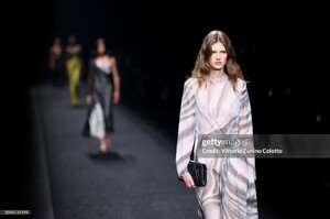 RosaliekeFuchsforAlbertaFerrettiFall-Winter2024Milan06.thumb.jpg.5df9ae5d8ef62e00acf04f294389415c.jpg