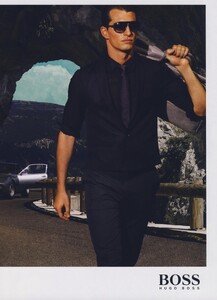 Testino_Boss_by_Hugo_Boss_Spring_Summer_2009_03.thumb.jpg.1f6fe0c00dfe592d8661837d083a2066.jpg