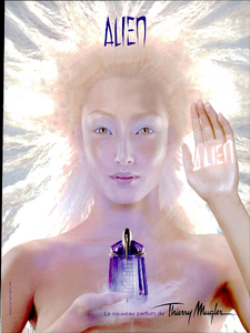 Thierry_Mugler_Angel_2005.thumb.png.08adb30c5ea28547acc06fc2ab905f35.png