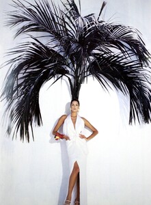 Yasmeen_Ghauri_Gianfranco_Ferre_SS1993_GP_Barbieri_04.jpg