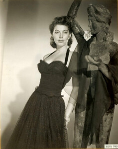 avagardner2312.thumb.jpg.45619b33534568aac28f0bd7df57e255.jpg
