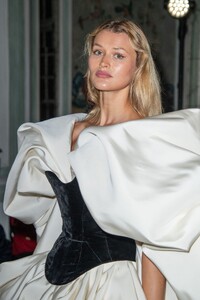 chloe-lecareux-at-ashi-studio-haute-couture-show-in-paris-01-25-2024-5.jpg