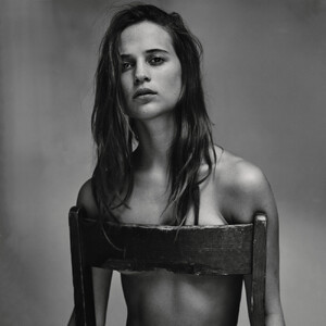 img-alicia-vikander_131427831891.thumb.jpg.f6fac920aea7bee494f694c6cf0b8ff0.jpg