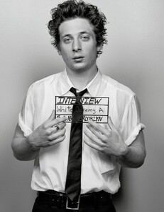 img-jeremy-allen-white-_203427327354-770x1000.thumb.jpg.0eb737f8fe0ad86be2a975acbd516e3b.jpg