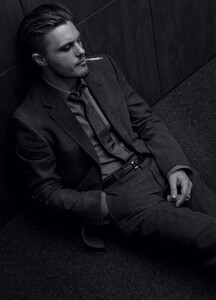 img-michael-pitt-3_101213323137-723x1000.thumb.jpg.b889b0be1b73ca6b656dcd9bb824797e.jpg