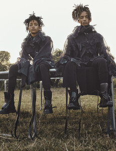 img-willow-and-jaden_193720737389-773x1000.thumb.jpg.22d373cf6dd61454487f6cb14186deb6.jpg