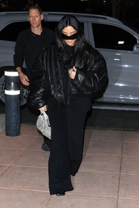 kim-kardashian-in-all-black-ensemble-in-thousand-oaks-02-09-2024-1.jpg