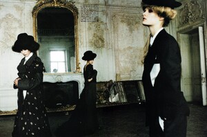 vogue-italia-july-2006-deborah-turbeville_(8).thumb.jpg.7e8cd646d0493df1b56eec5103ca9522.jpg