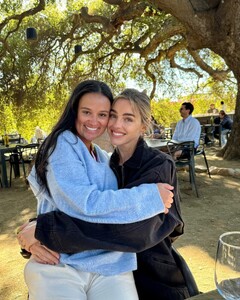 [2024.04.01] tanningchanning_435078432_300949489524430_5852471481688202342_n.jpg