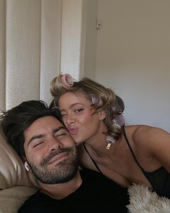 [2024.04.09] hannahg11_436280744_447552414378684_6612999942248300057_n.jpg