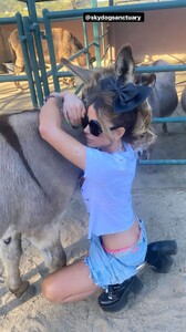 [2024.04.28] katebeckinsale_3356073275053053261.jpg