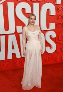CMTMusicAwards_RedCarpet_April24_282429.jpg