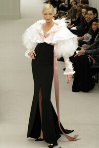 Chanel2004HauteCoutureSpring70.thumb.jpg.e5dc3320a07d1f223504100065300f5f.jpg