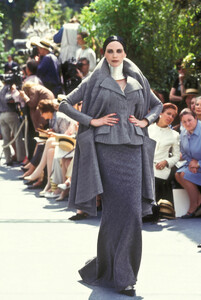 ChristianDior1997HauteCoutureFW38.thumb.jpg.7842a83c4175d8da705896ba9f7bcc1b.jpg