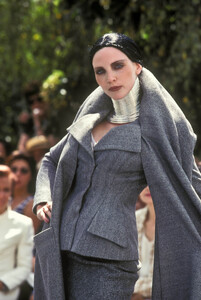 ChristianDior1997HauteCoutureFW39.thumb.jpg.5fcdcb5bdda1639744f65421ec1c409c.jpg