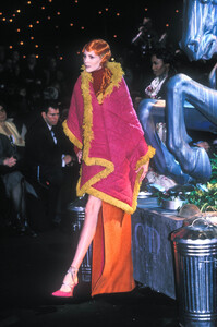ChristianDior1998WomenFW20.thumb.jpg.10b518d0938b7eef93450a0b6c1ab155.jpg