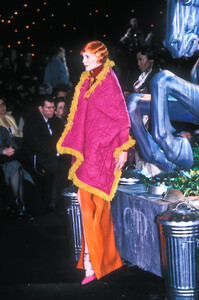 ChristianDior1998WomenFW21.thumb.jpg.a2c9b9c10d4af5dc397899de33f76f77.jpg