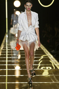 Christian Dior 2003 Women RTW 26.jpg