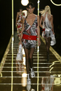 Christian Dior 2003 Women RTW 54.jpg