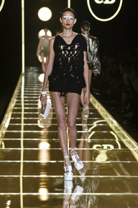 Christian Dior 2003 Women RTW 7.jpg