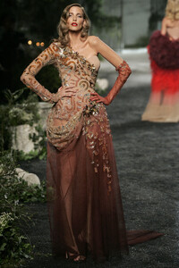 ChristianDior2005HauteCoutureFW54.thumb.jpg.6b54eb0b802cb5c308602eab8114c7fd.jpg