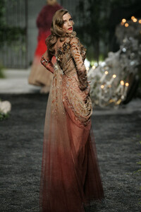 ChristianDior2005HauteCoutureFW56.thumb.jpg.57f1e5b2cb561618a20ae749e81b73e0.jpg