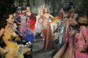 ChristianDior2005HauteCoutureFW59.thumb.jpg.5938b781282f66771a5b47e6b8f8e1de.jpg