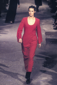 DriesVanNoten1996WomenRTW53.thumb.jpg.9a398a457a0cd3f68ecee76f5d21226a.jpg