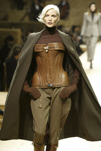 Hermes2004WomenFW27.thumb.jpg.52d0747a8ec6dabaeb6b2eef75e11fce.jpg
