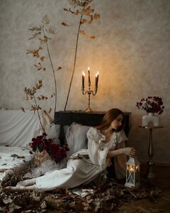 Moody fall   Candles, cozy atmosphere, leaves.. How much I love this part of fall, where you feel much tighter and preparing for cold winter. When November comes, I feel like a bear, moving into warmer coner o (6).jpg