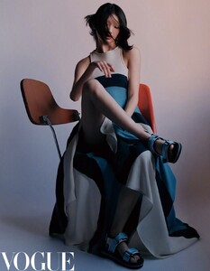 VOGUE-CHINA-1.thumb.jpg.657d34979a0d1fbc13c90fd9e90b25a5.jpg
