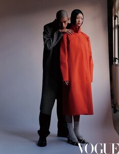 VOGUE-CHINA-2.thumb.jpg.ccc7c8799019f8d7506086ed879b49fc.jpg