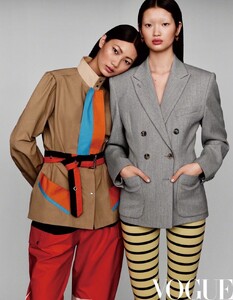 VOGUE-CHINA-3.thumb.jpg.50009abf3f7e915edd077d18ce0dea0d.jpg
